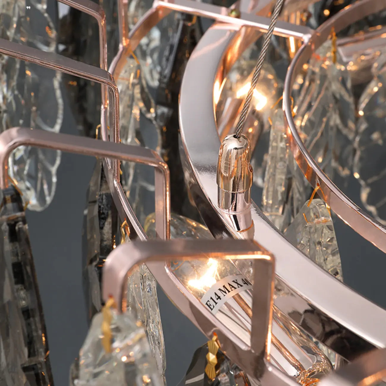 Lustre rond exquis à plusieurs lumières en cristal en forme de feuille