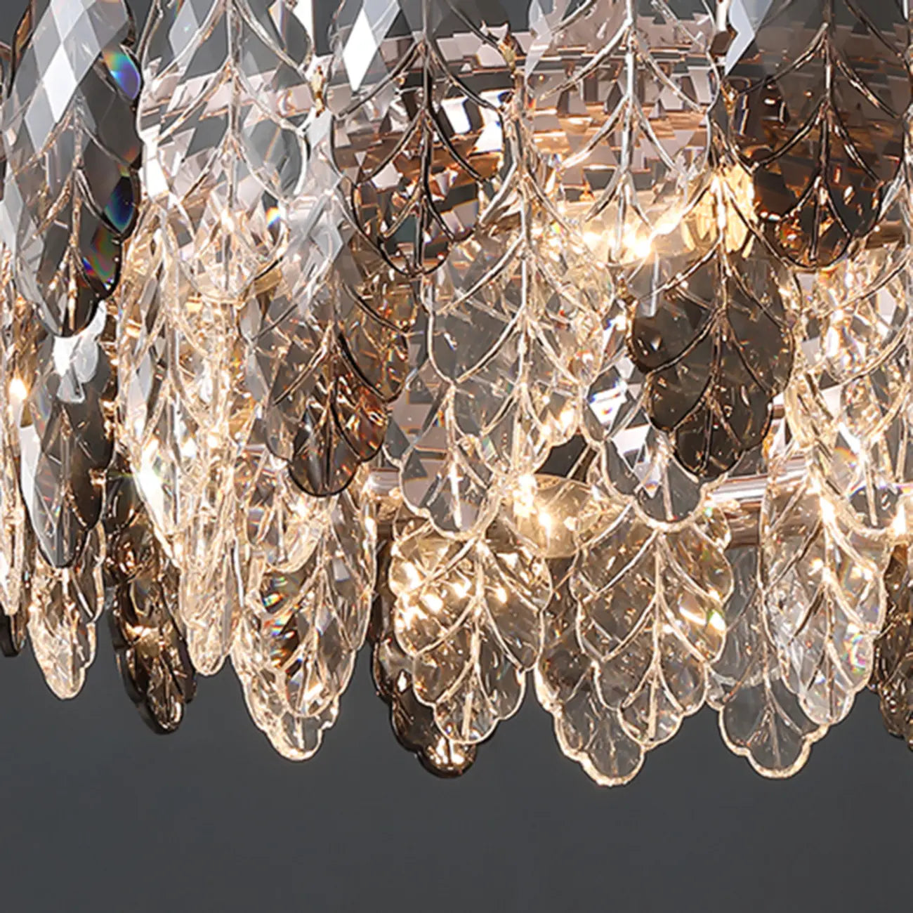 Lustre rond exquis à plusieurs lumières en cristal en forme de feuille