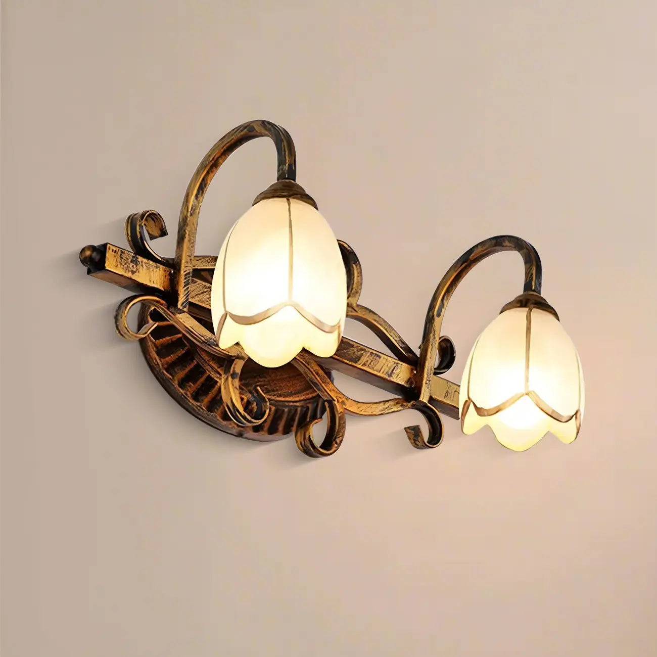 Applique murale romantique en laiton à 3 têtes avec motif floral pour la décoration de chambre
