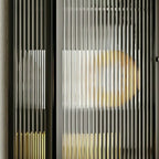Meuble d'angle de rangement moderne en fer blanc et verre cannelé