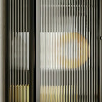 Meuble d'angle de rangement moderne en fer blanc et verre cannelé