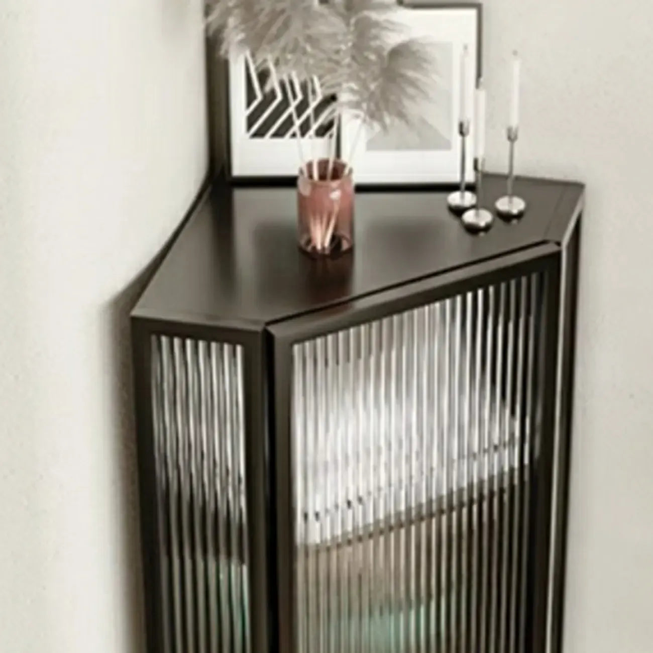 Meuble d'angle de rangement moderne en fer blanc et verre cannelé