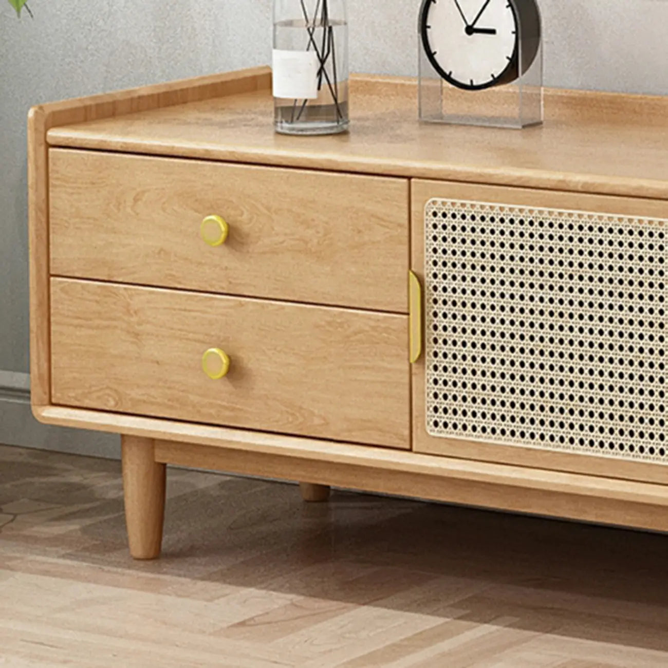 Meuble TV scandinave en bois naturel avec porte coulissante et rangement