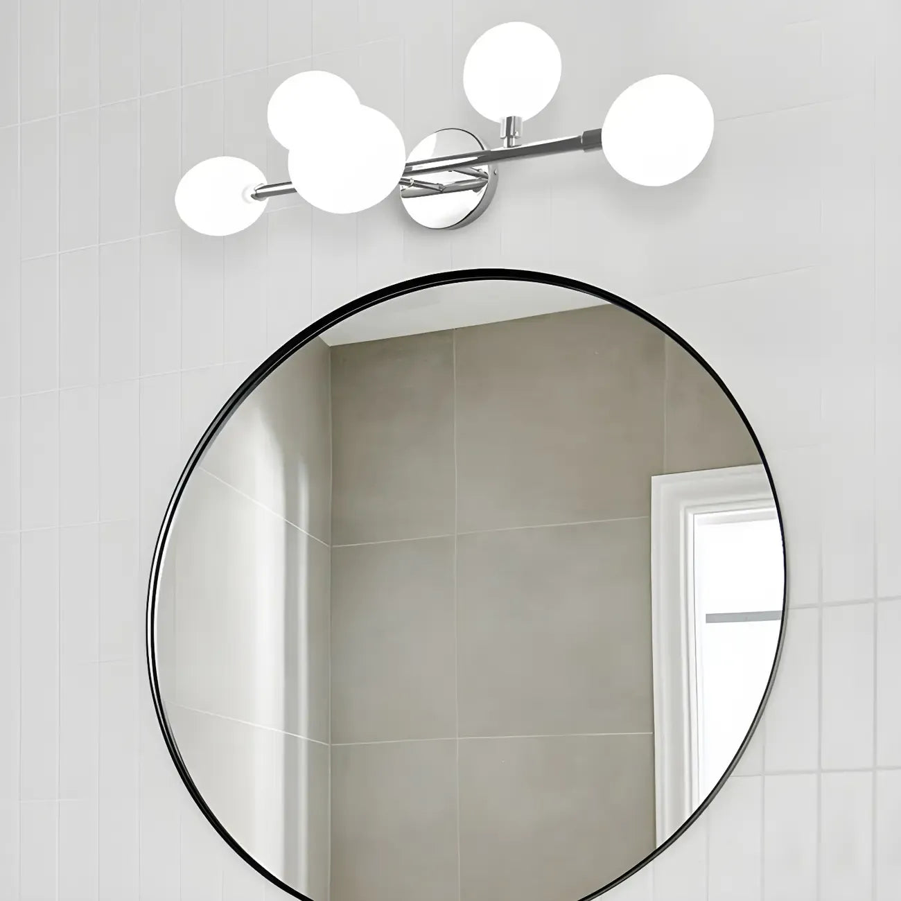 Applique murale moderne à 5 lumières en résine blanche avec globe pour salle de bain