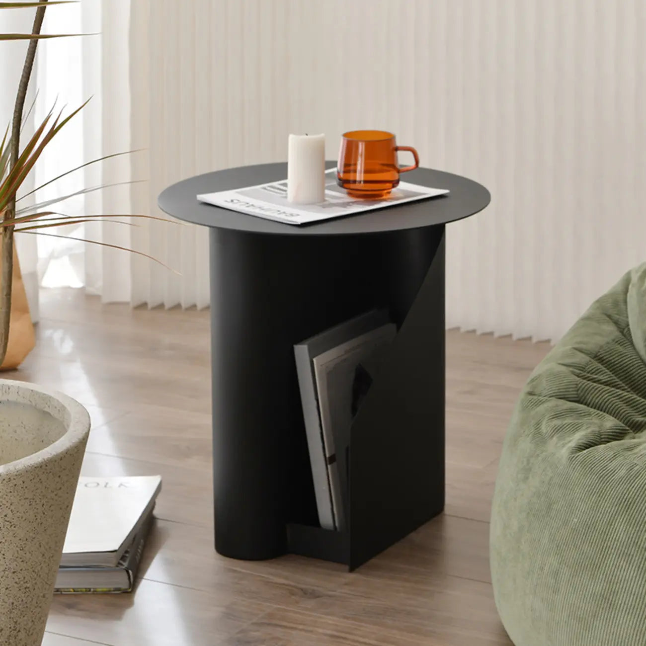 Table d'appoint ronde en fer de style scandinave abstrait