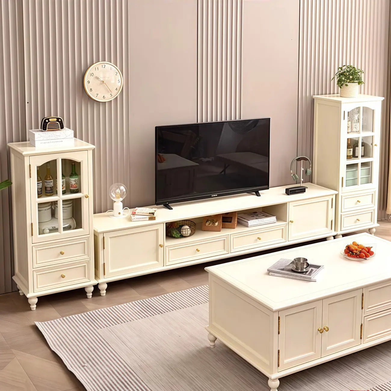 Commode vintage en bois blanc et meuble TV