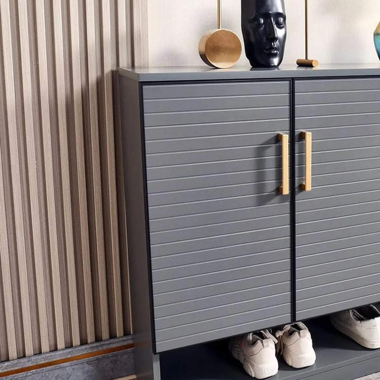 Meuble à chaussures gris métal avec étagère inférieure ouverte