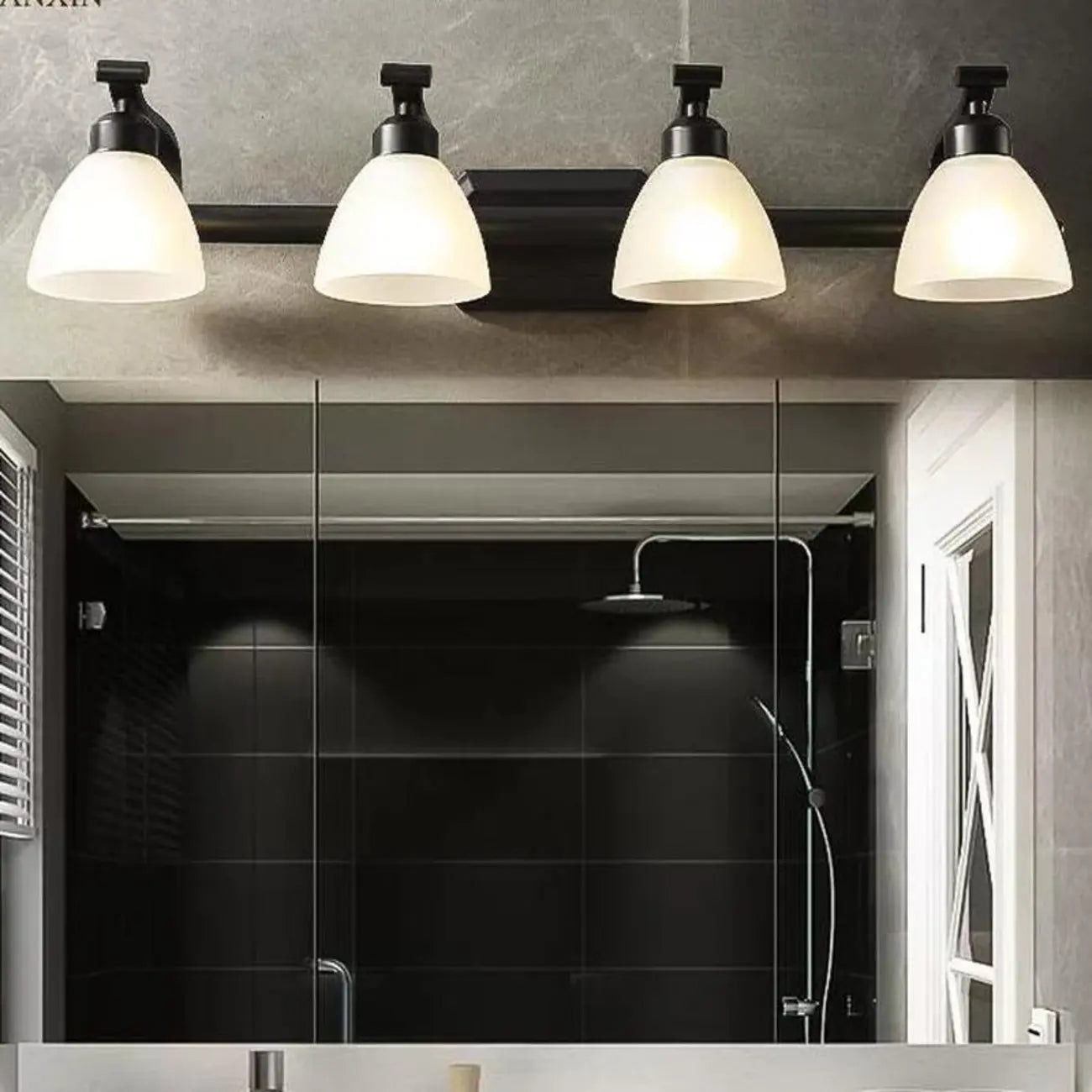 Applique murale moderne en métal pour salle de bain avec verre dépoli