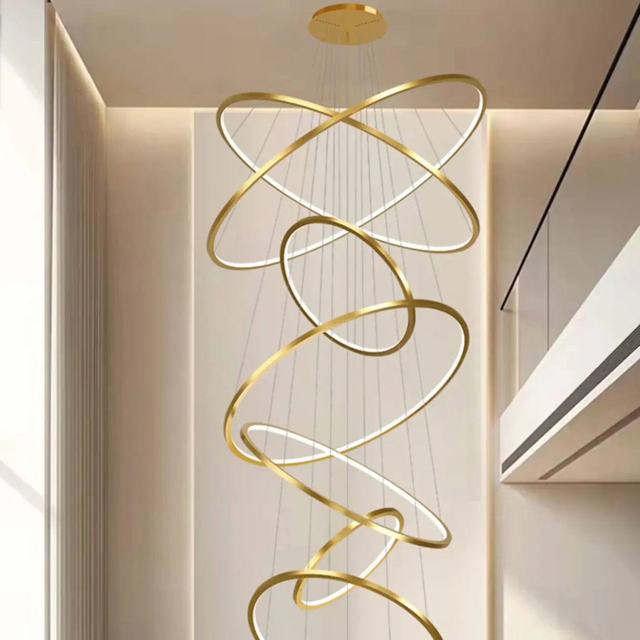 Lustre d'escalier moderne en forme d'anneau doré, lumière chaude LED