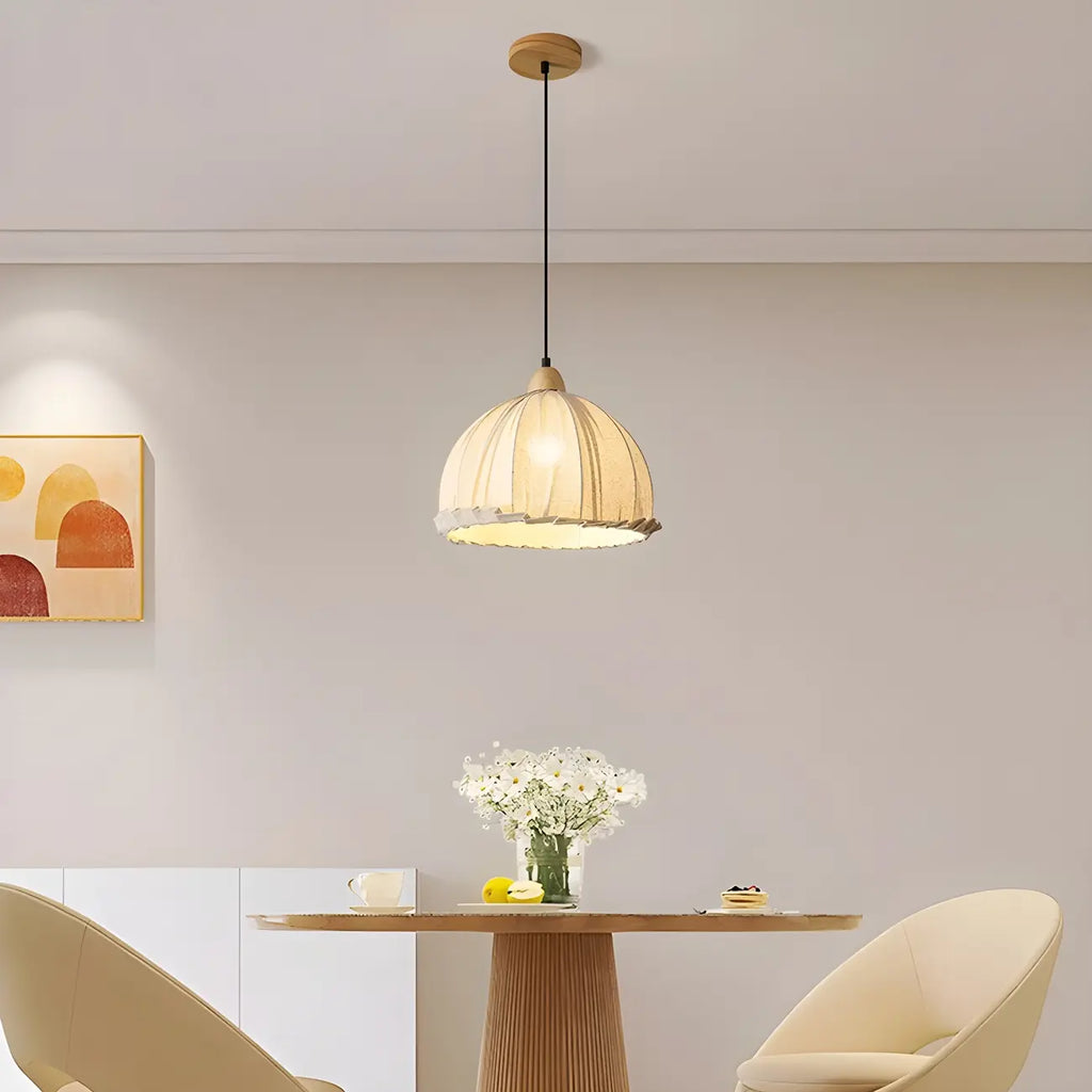 Suspension moderne à plusieurs lampes, design réglable en forme de dôme, avec finitions en bois, idéale pour la salle à manger.