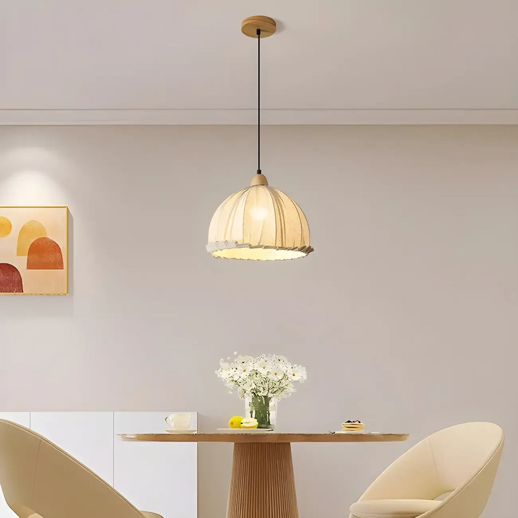 Suspension moderne à plusieurs lampes, design réglable en forme de dôme, avec finitions en bois, idéale pour la salle à manger.