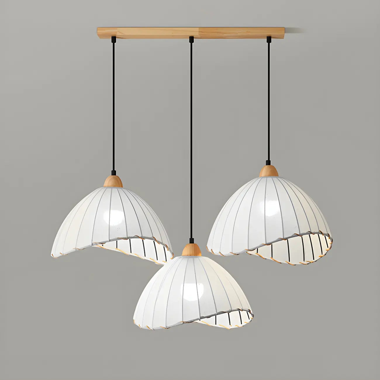 Suspension moderne à plusieurs lampes, design réglable en forme de dôme, avec finitions en bois, idéale pour la salle à manger.