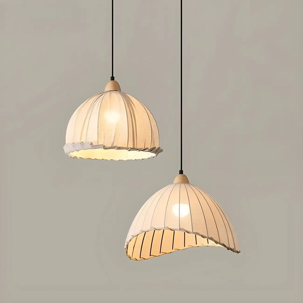 Suspension moderne à plusieurs lampes, design réglable en forme de dôme, avec finitions en bois, idéale pour la salle à manger.