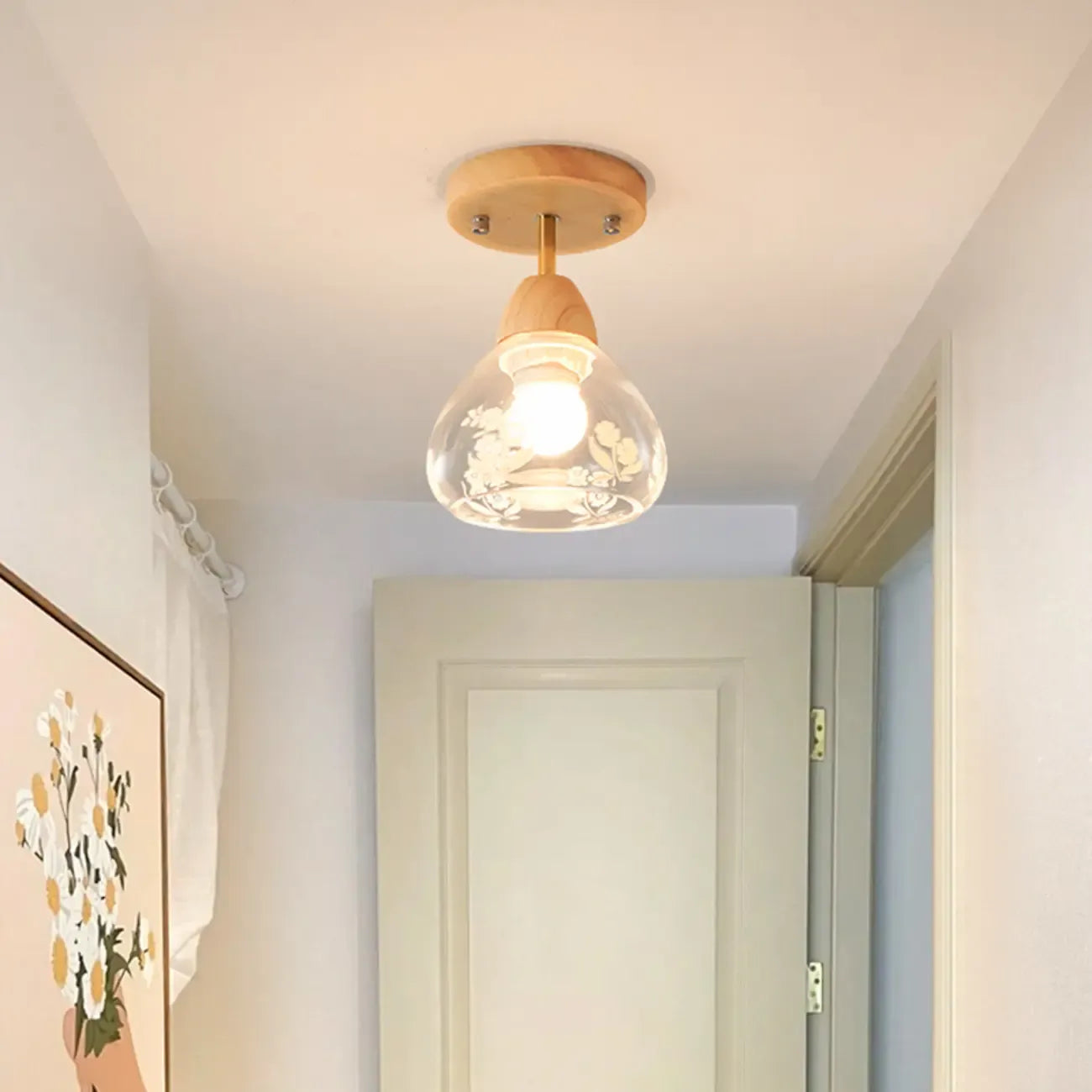 Plafonnier semi-encastré en verre de forme conique pour salon