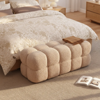 Banc de chambre moderne en forme de nuage, recouvert de tissu bouclé.