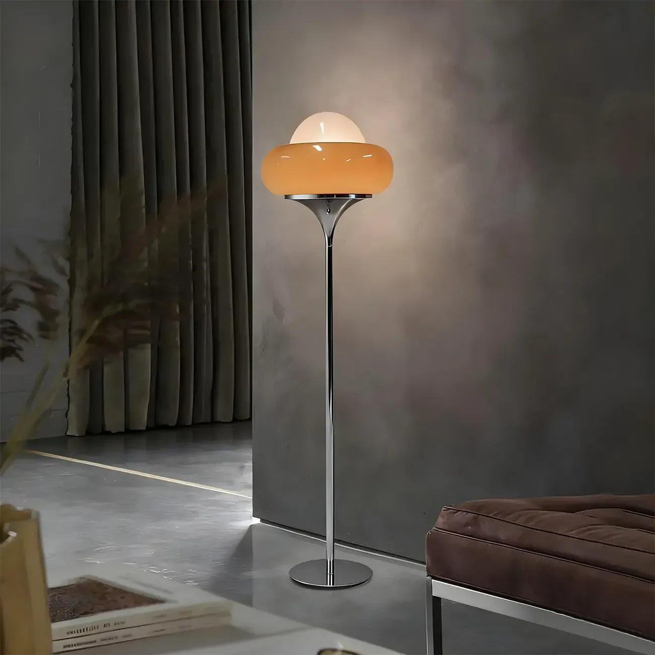 Lampadaire moderne en métal et verre bullé jaune avec LED