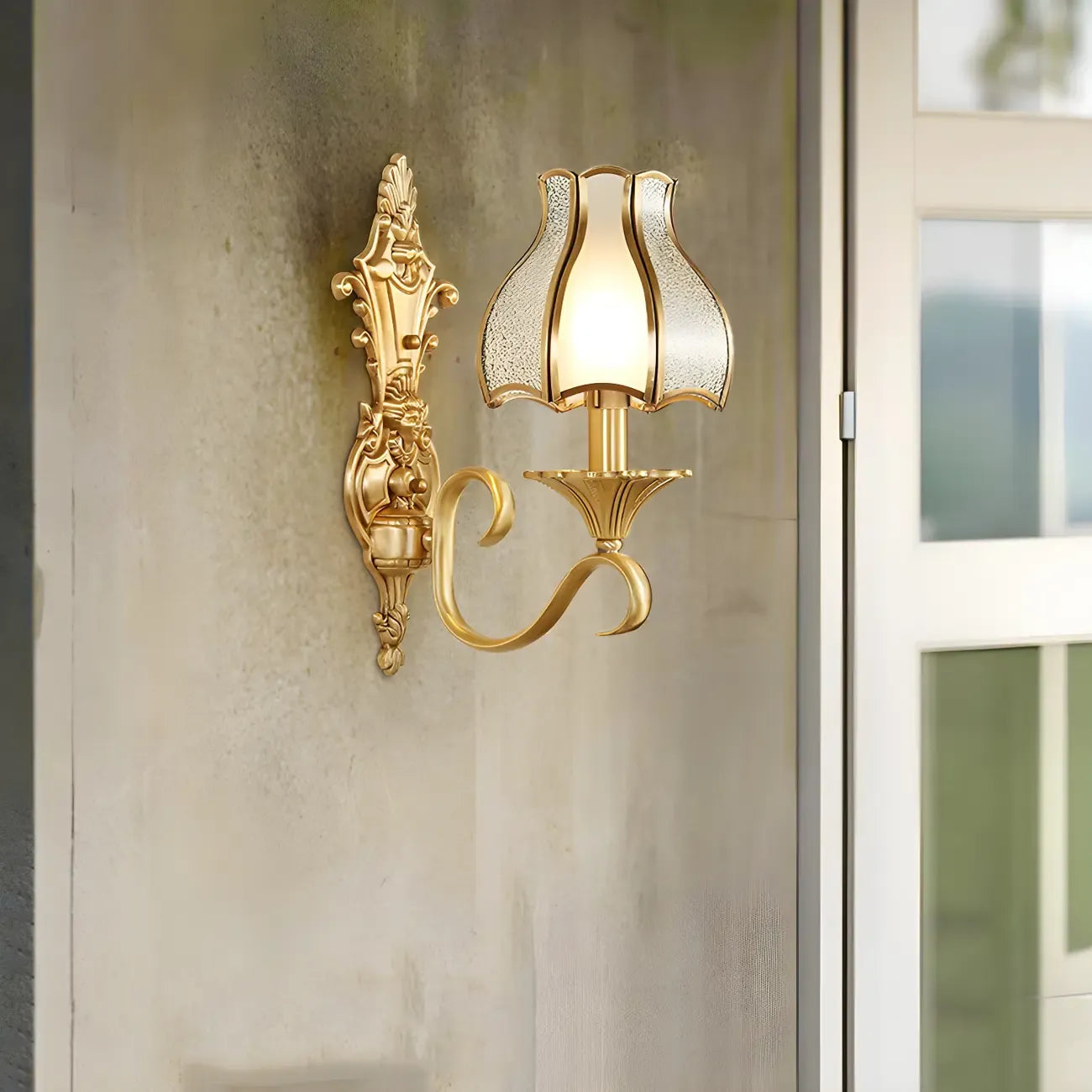 Applique murale moderne géométrique dorée à LED avec abat-jour en verre