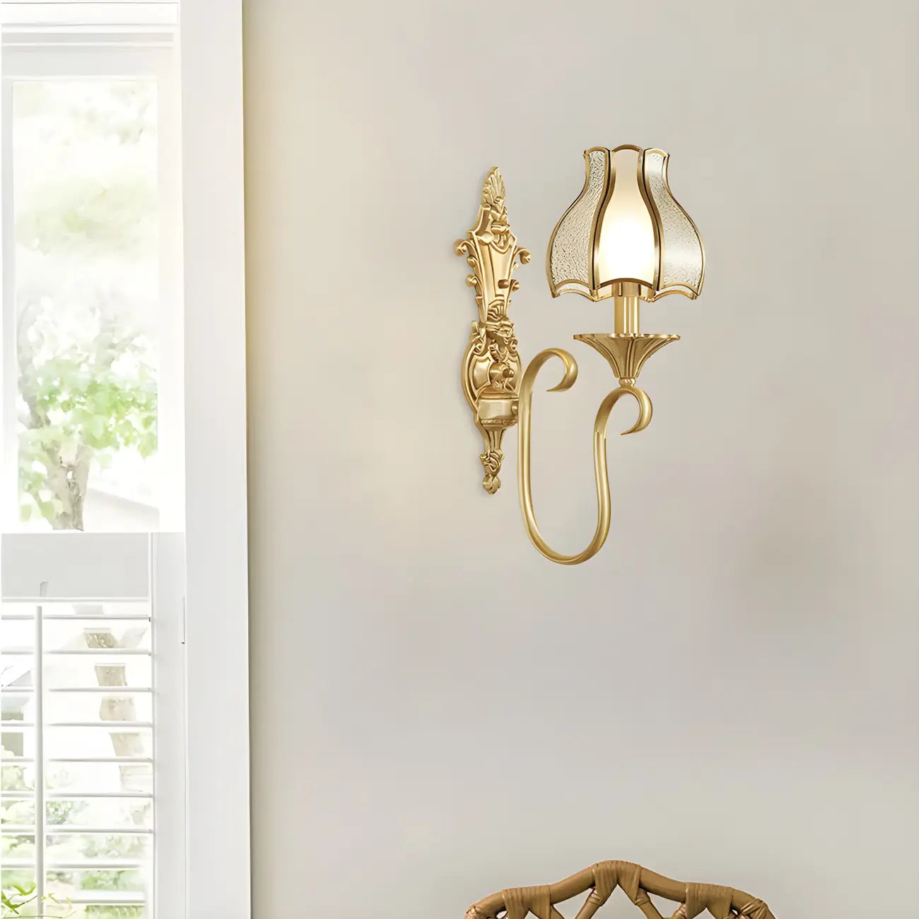Applique murale moderne géométrique dorée à LED avec abat-jour en verre