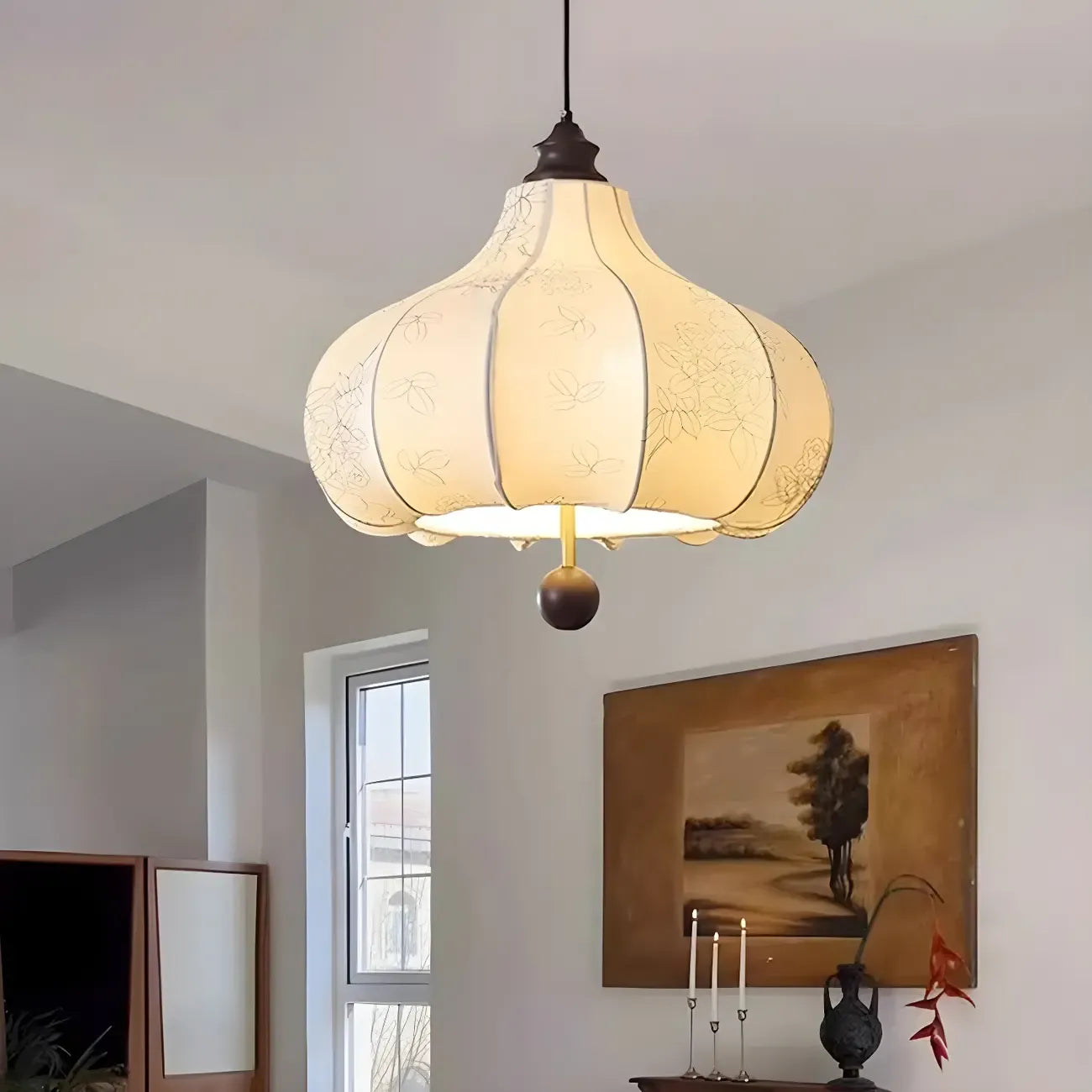 Lustre traditionnel en bois avec abat-jour tambour en tissu blanc