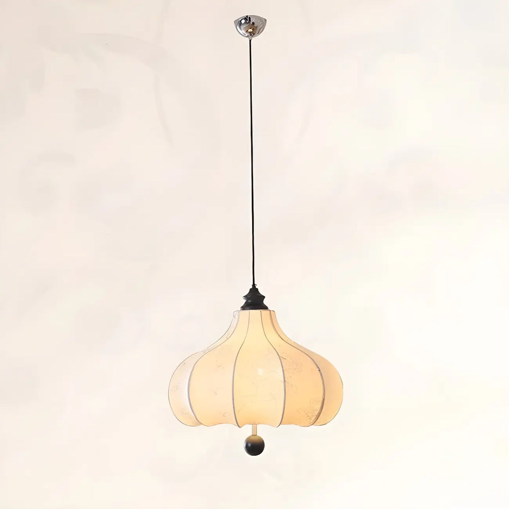 Lustre traditionnel en bois avec abat-jour tambour en tissu blanc