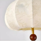 Lustre traditionnel en bois avec abat-jour tambour en tissu blanc