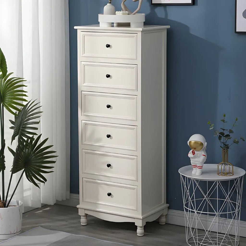 Commode classique en bois ivoire avec pieds boule et tiroirs