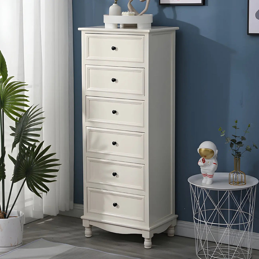 Commode classique en bois ivoire avec pieds boule et tiroirs