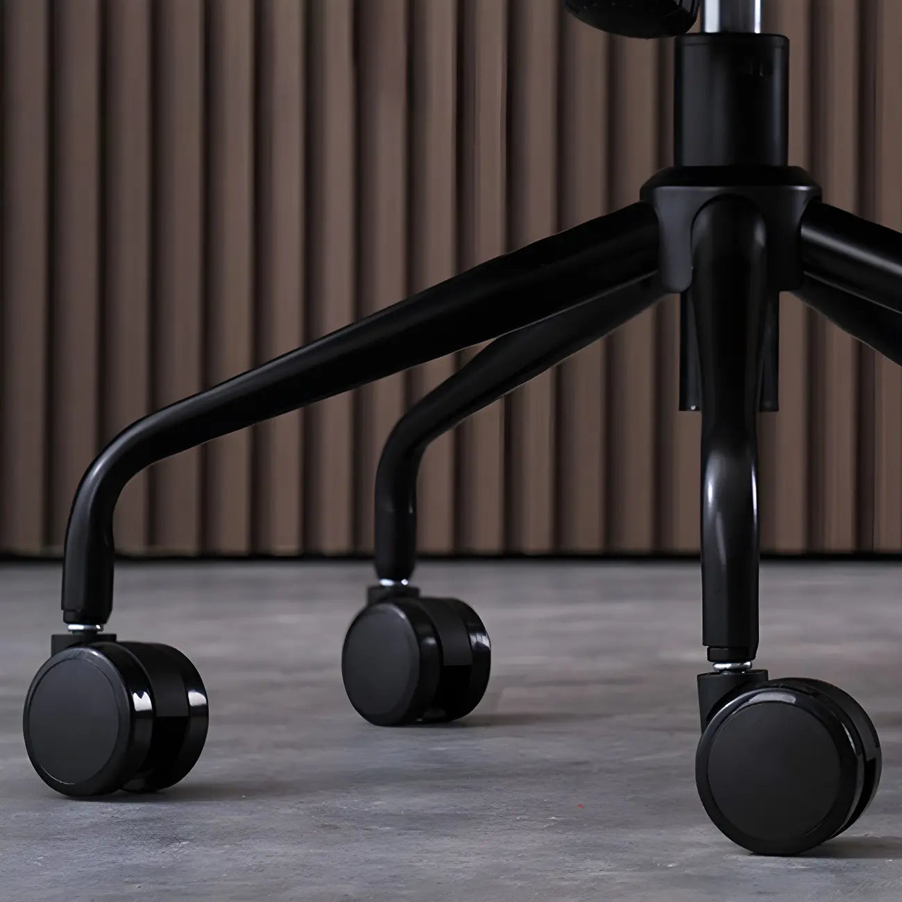 Fauteuil de bureau pivotant et inclinable moderne en cuir vert