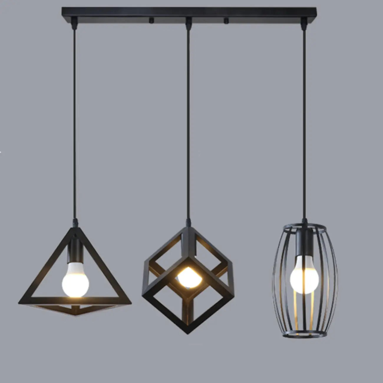 Suspension triangulaire industrielle en métal noir pour îlot de cuisine