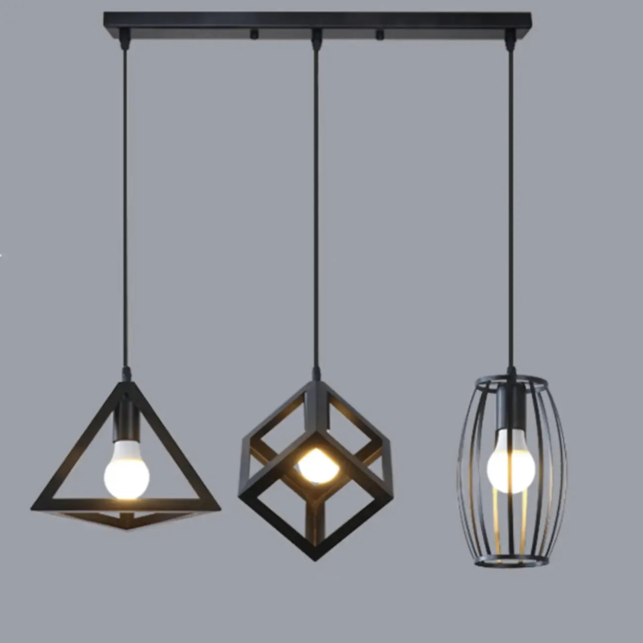 Suspension triangulaire industrielle en métal noir pour îlot de cuisine