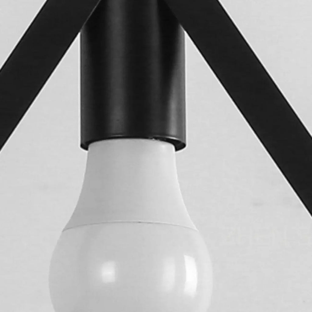 Suspension triangulaire industrielle en métal noir pour îlot de cuisine