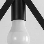 Suspension triangulaire industrielle en métal noir pour îlot de cuisine
