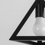 Suspension triangulaire industrielle en métal noir pour îlot de cuisine