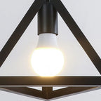 Suspension triangulaire industrielle en métal noir pour îlot de cuisine
