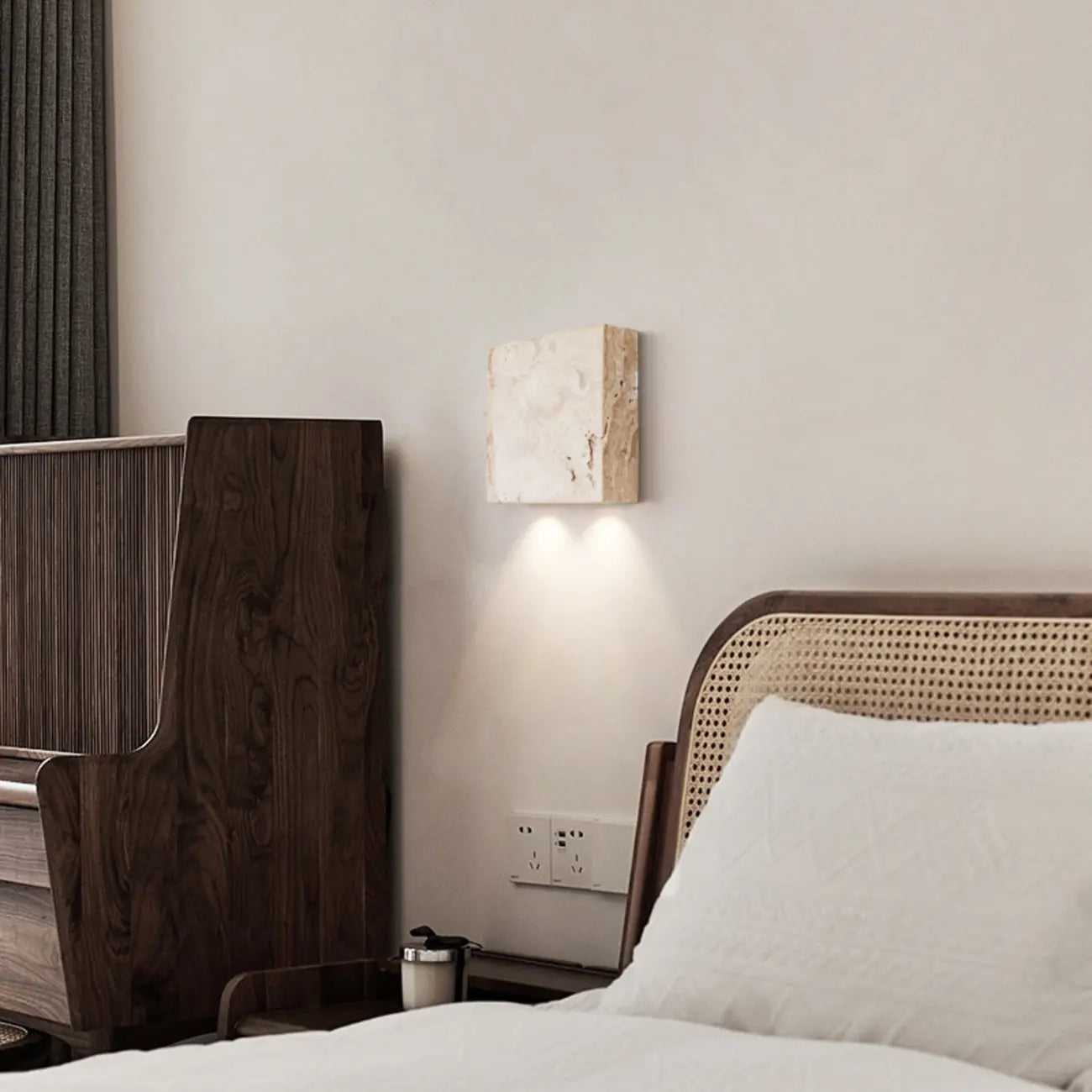 Applique murale moderne en pierre beige à lumière chaude