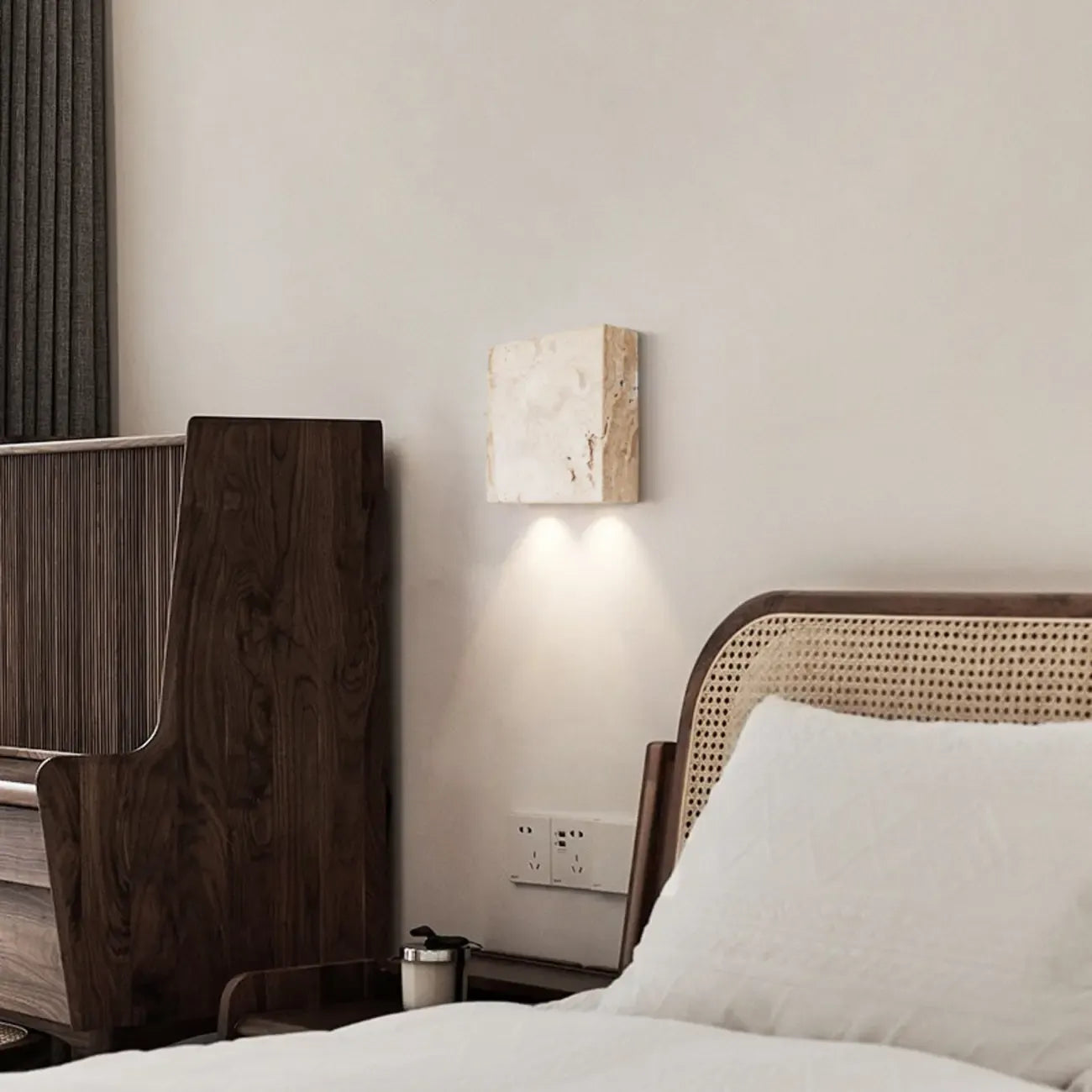 Applique murale moderne en pierre beige à lumière chaude