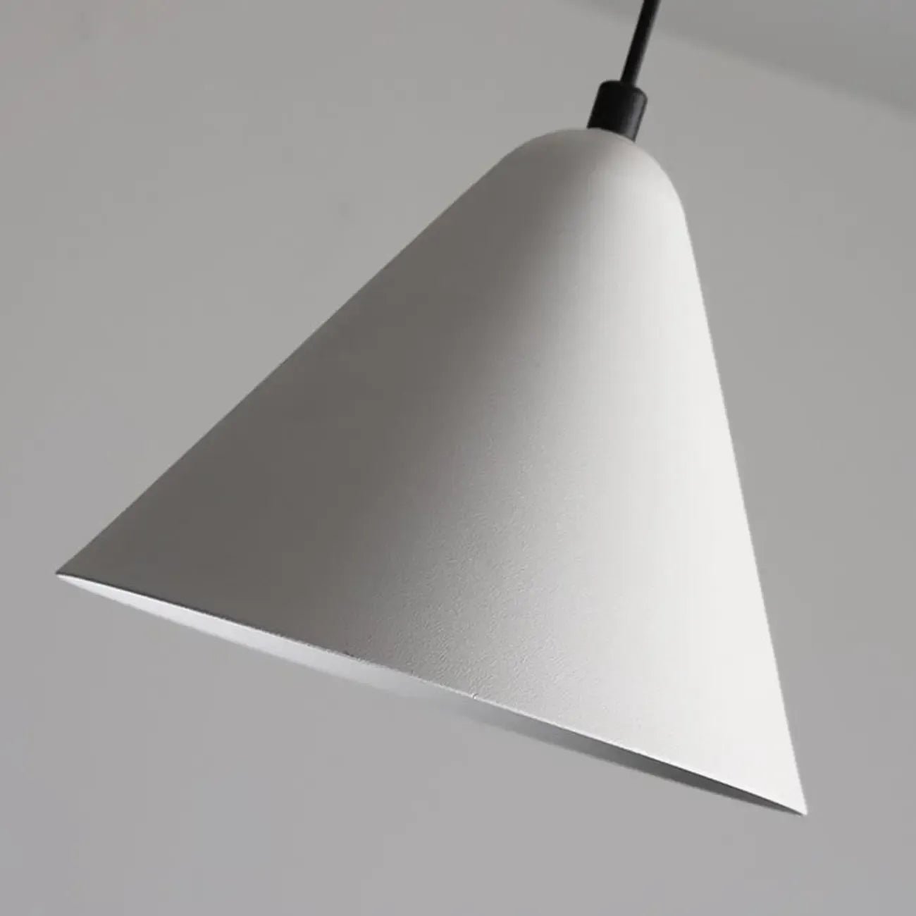 Suspension moderne conique en métal réglable pour îlot de cuisine
