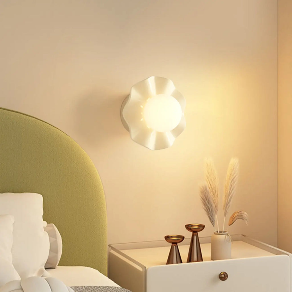 Applique murale moderne avec abat-jour en résine blanche pour lampe de chevet