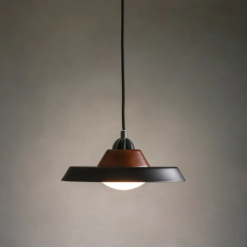 Suspension miniature noire contemporaine avec fer et bois