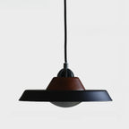 Suspension miniature noire contemporaine avec fer et bois