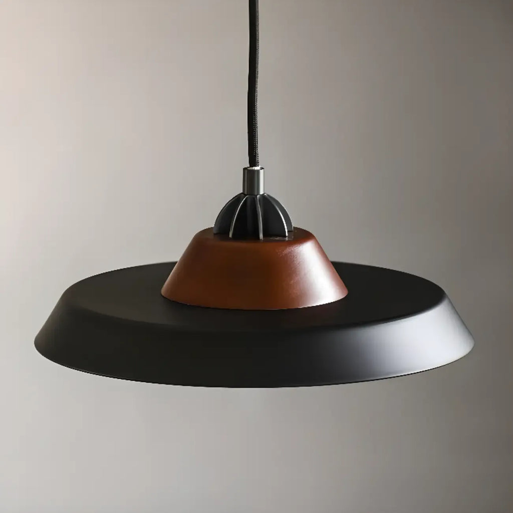Suspension miniature noire contemporaine avec fer et bois