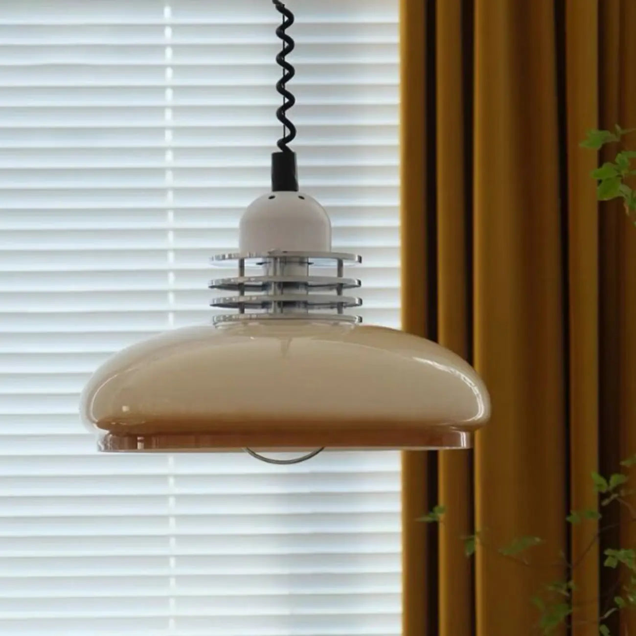 Suspension de cuisine vintage ronde en verre beige
