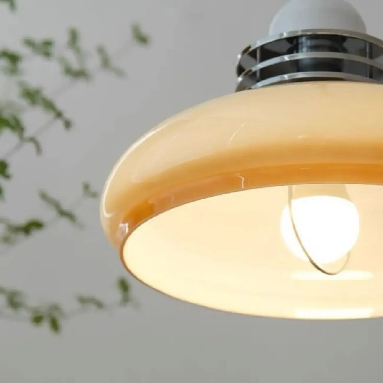 Suspension de cuisine vintage ronde en verre beige