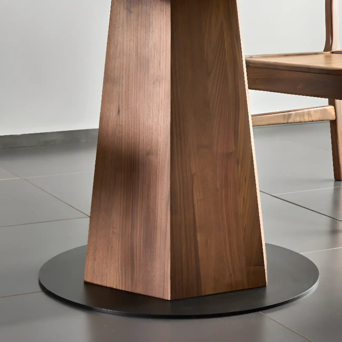 Table de salle à manger ronde traditionnelle en pin massif