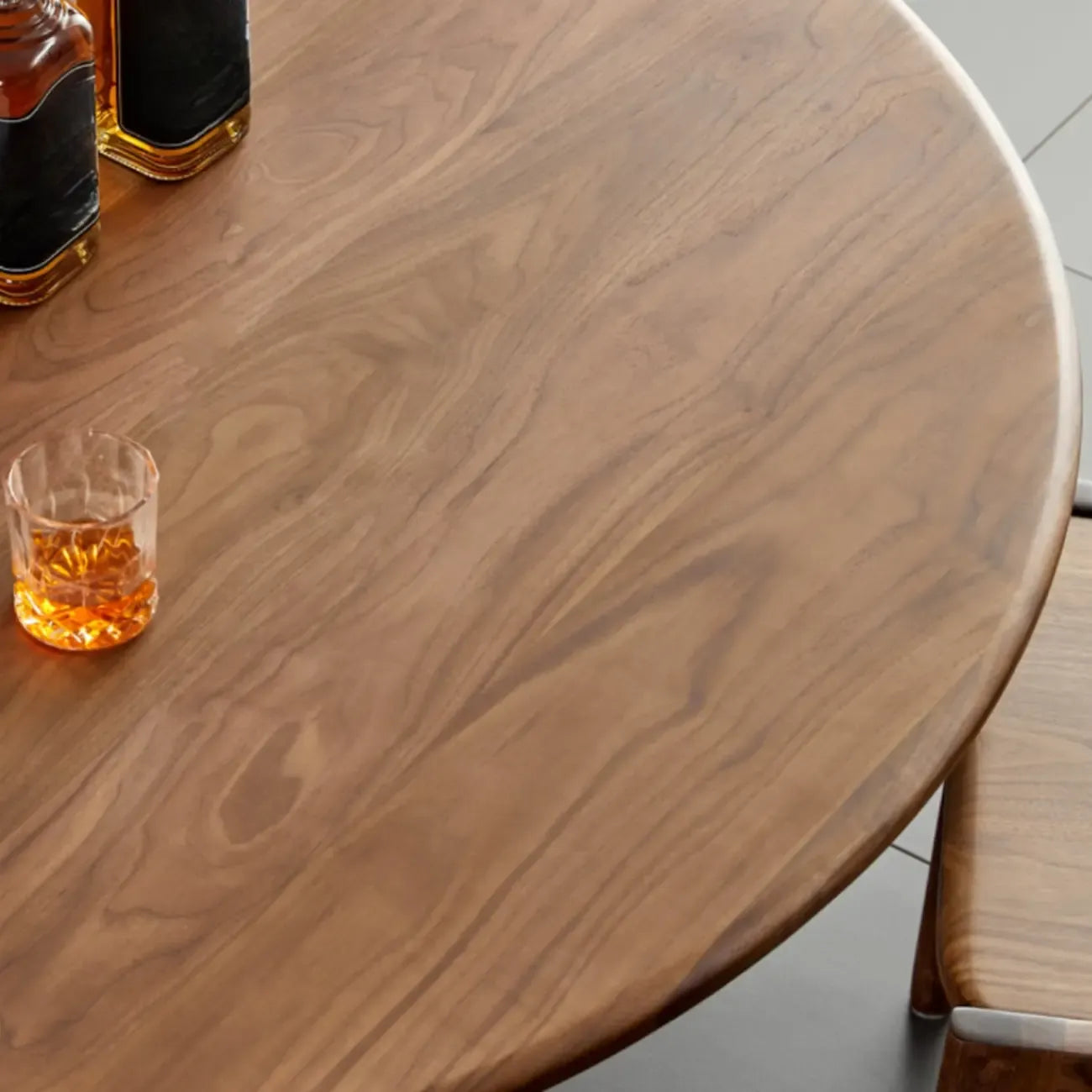 Table de salle à manger ronde traditionnelle en pin massif