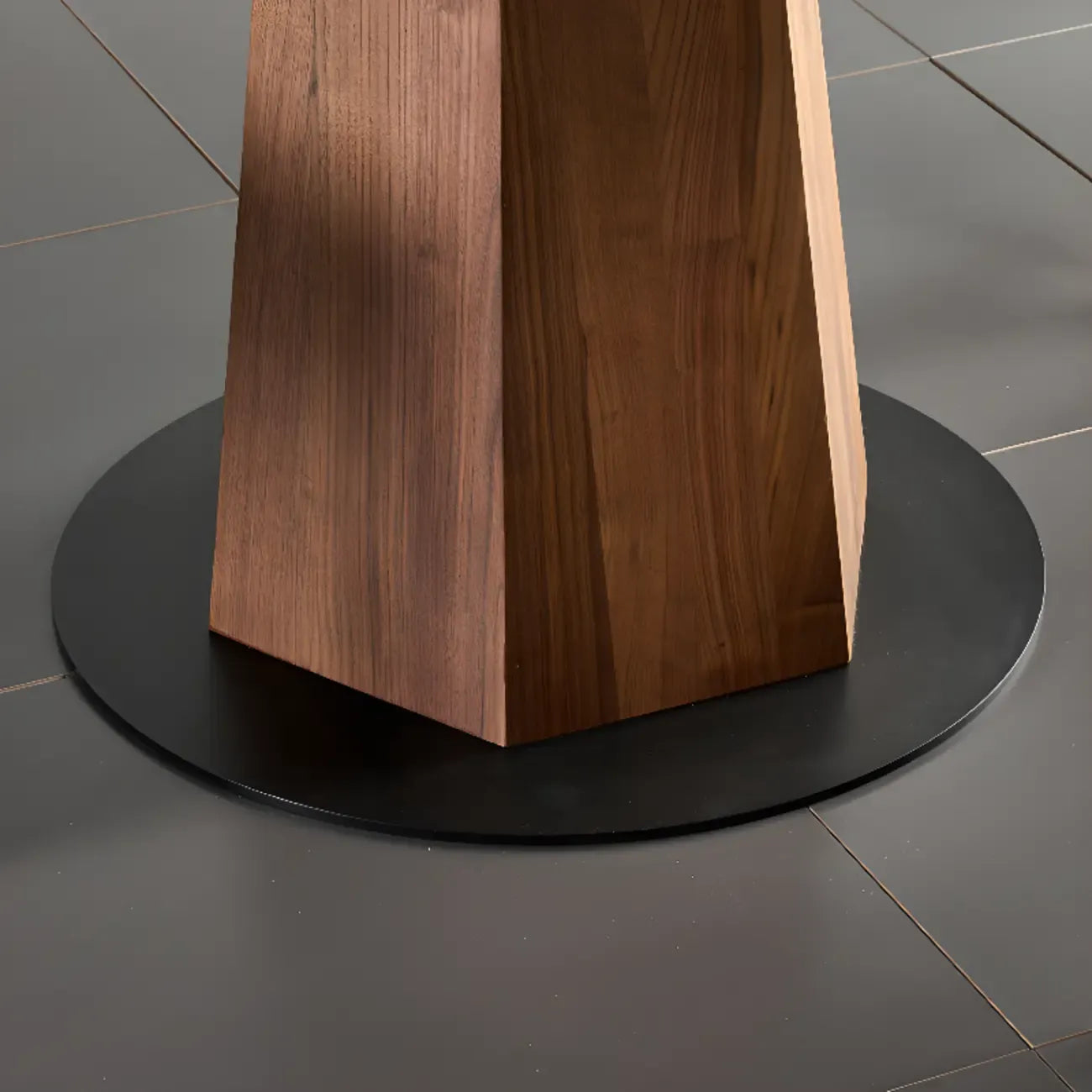 Table de salle à manger ronde traditionnelle en pin massif