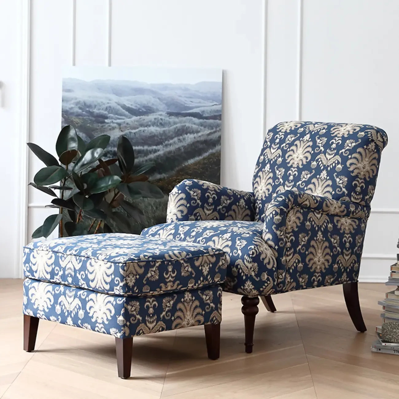 Fauteuil tonneau en tissu rayé bleu céruléen avec accoudoirs