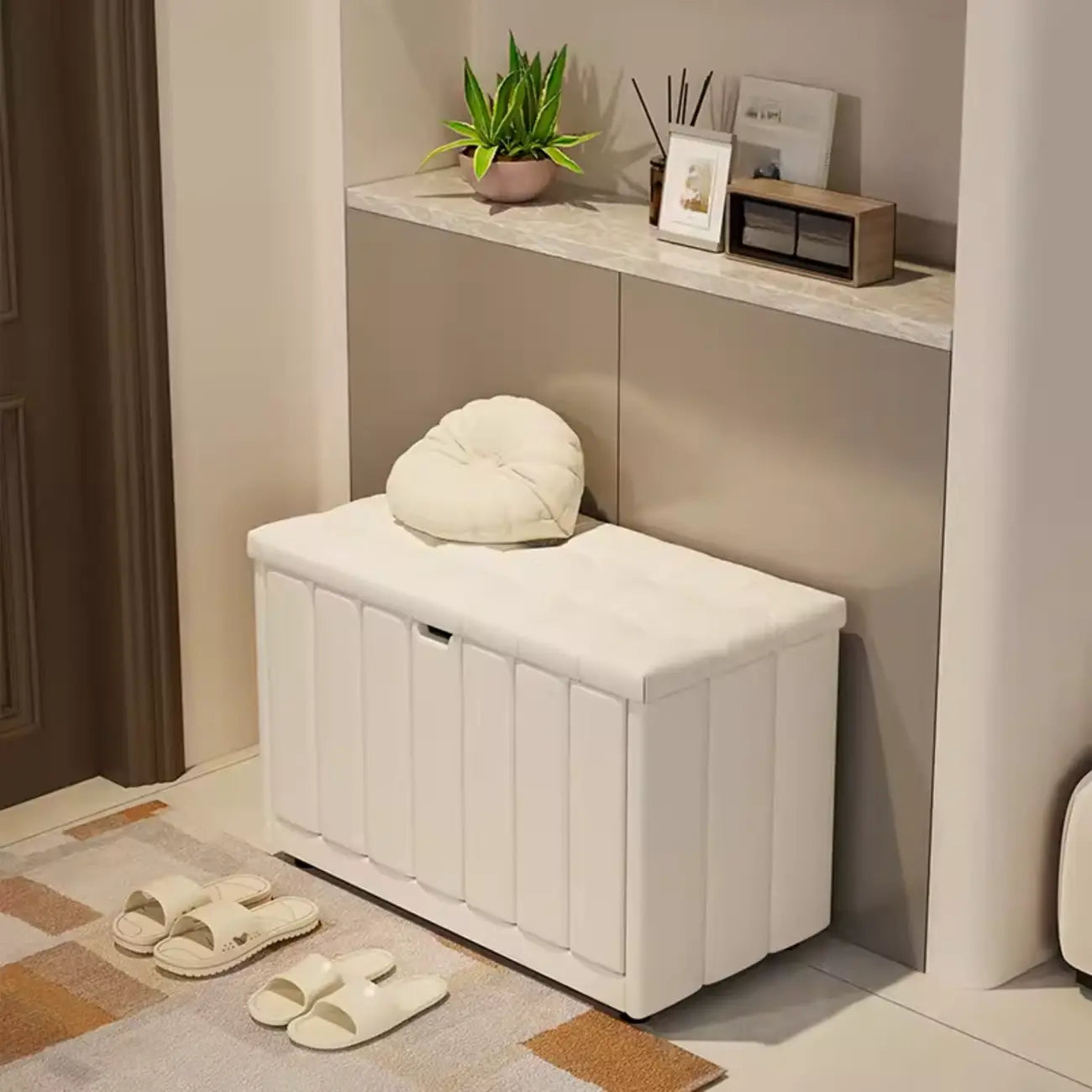 Banc à chaussures rembourré en bois avec étagères réglables et façade rabattable