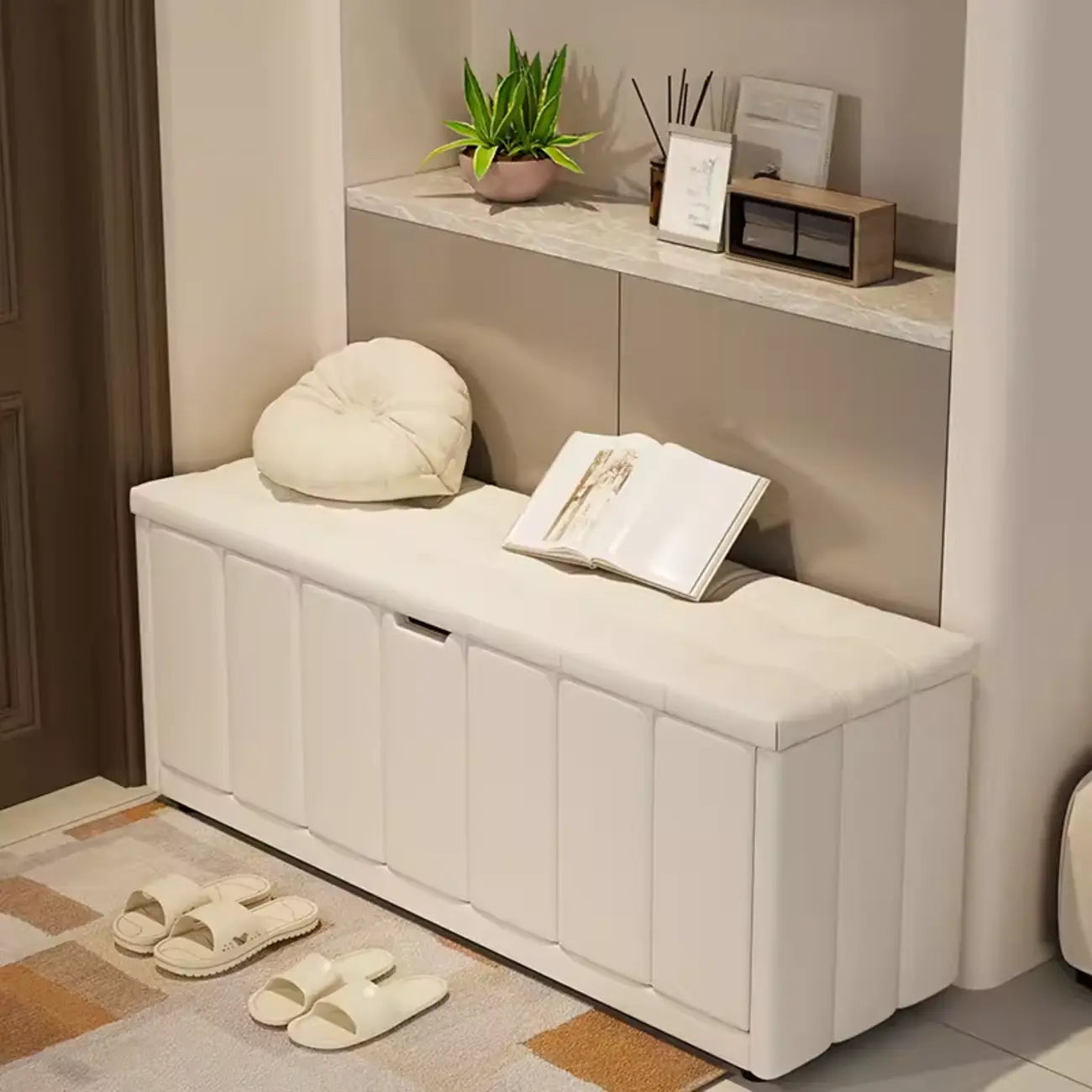 Banc à chaussures rembourré en bois avec étagères réglables et façade rabattable