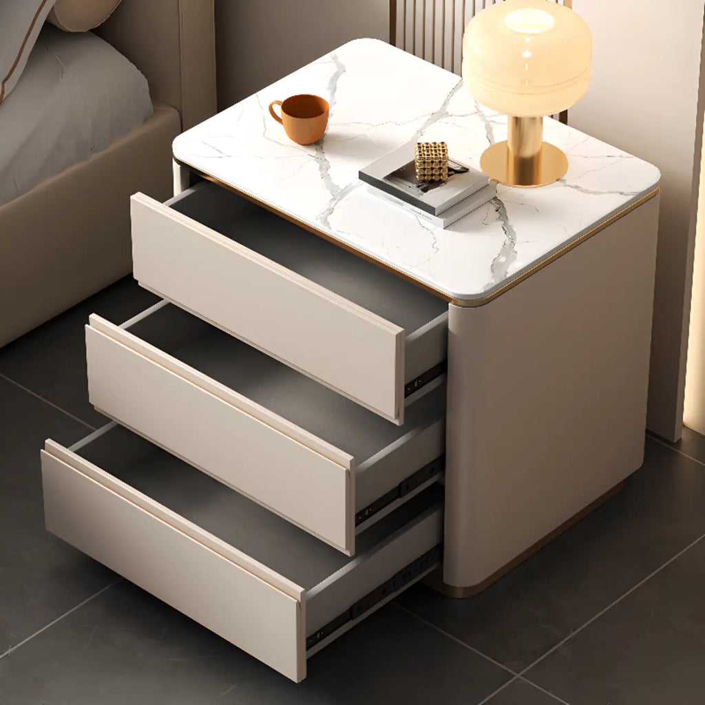 Table de chevet moderne en bois avec plateau en faux marbre et trois tiroirs